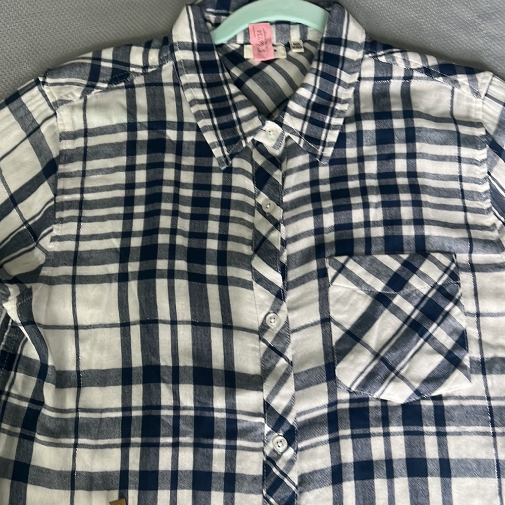 Dylan Button Down Flannel Top. Size Medium - image 6